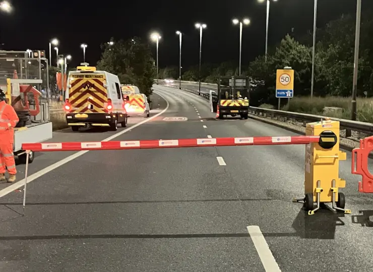 Colas boosts night-time safety and efficiency on the M275 with  INSTABOOM remote barrier system
